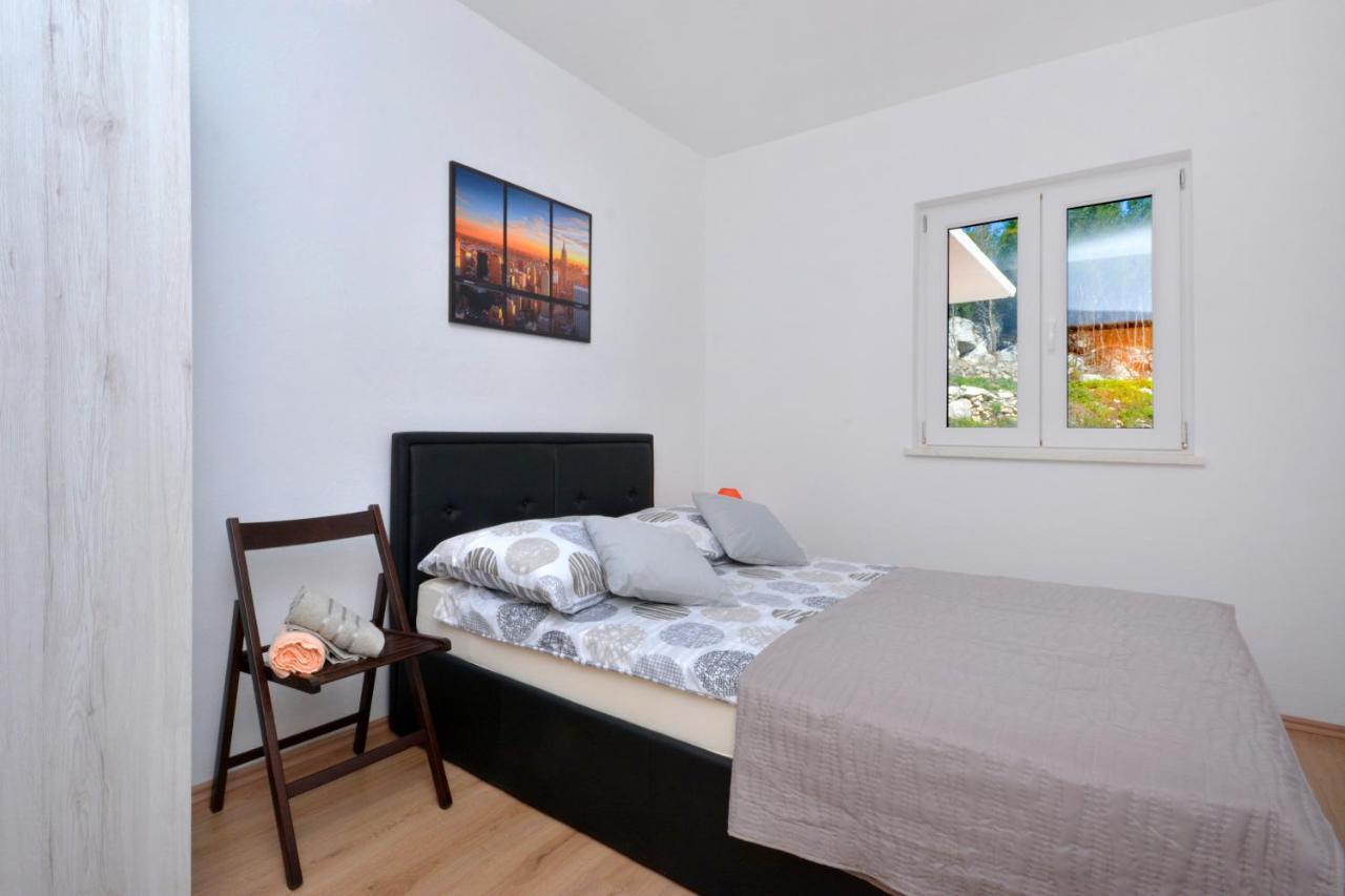 Apartment Wild Rose Podstrana Exterior photo